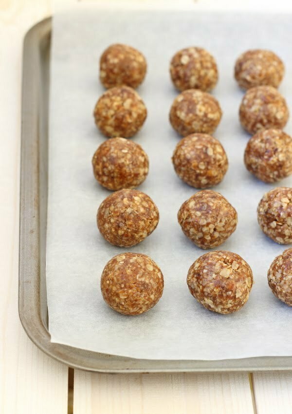 Apricot & Almond No-Bake Energy Bites Recipe - Naturally sweetened, and made in minutes for a fruity, filling, healthy snack!