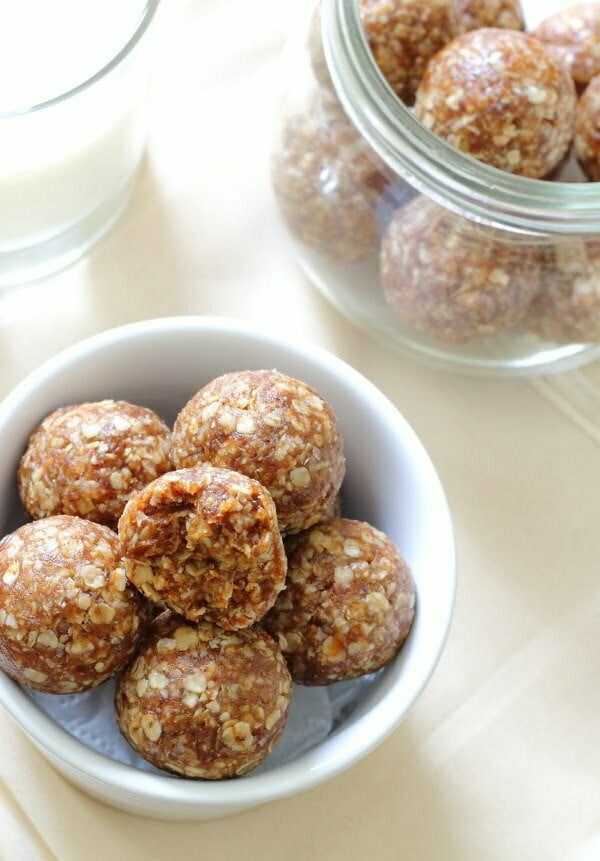 Apricot & Almond No-Bake Energy Bites Recipe - Naturally sweetened, and made in minutes for a fruity, filling, healthy snack!