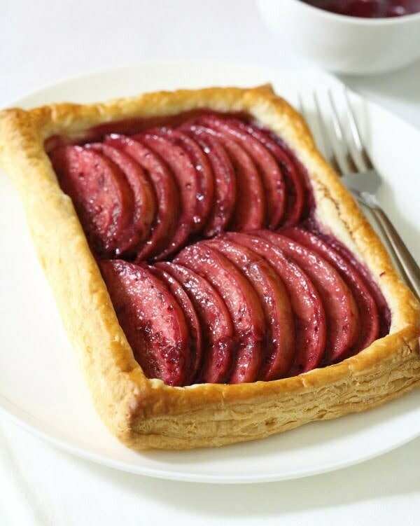 Blackberry and Apple Tart Recipe - made using everyday ingredients for a simple yet elegant dessert! | sliceofkitchenlife.com