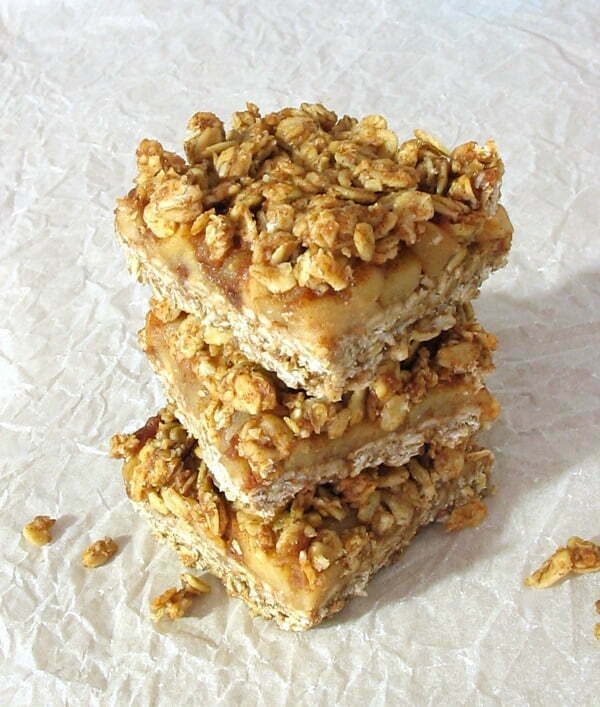 Cinnamon Apple Streusel Bars - big on flavour, made with oats, coconut oil and maple syrup.