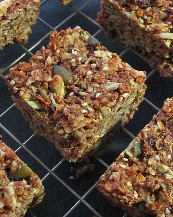 Cranberry coconut granola bars - loaded with filling, healthy ingredients (and chocolate!)