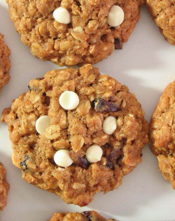 Cranberry & White Chocolate Oatmeal Cookies - Soft baked cookies, no mixer required!