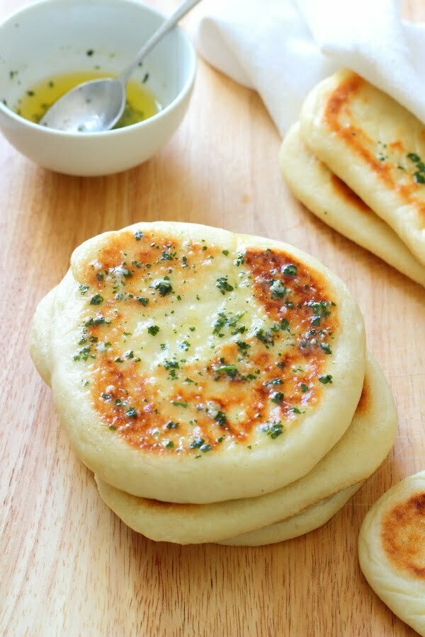 Garlic and Coriander Flatbreads Recipe - Chewy on the outside, soft and fluffy inside, the perfect accompaniment to everything! | sliceofkitchenlife.com