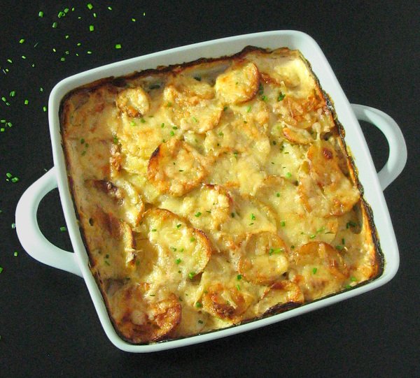 Garlic Cheesy Potatoes - baked in a lightened-up creamy sauce, these are the ultimate comfort food. | sliceofkitchenlife.com