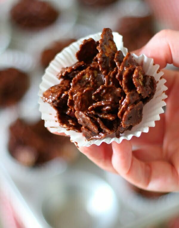 Chocolate Cornflake Cakes Recipe - My childhood favourite, with a grown-up, healthier twist to include protein, fiber and healthy fats! | sliceofkitchenlife.com