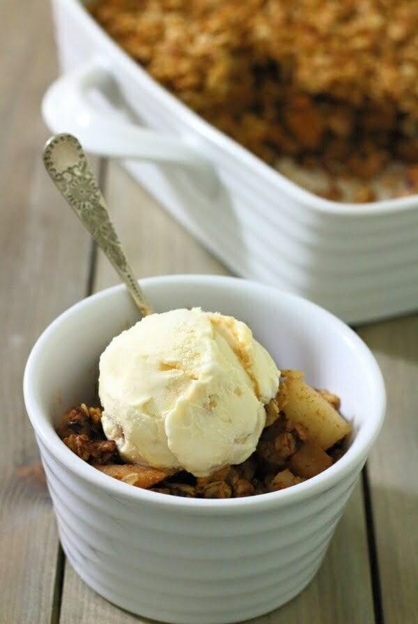 Spiced Pear & Chocolate Crisp Recipe - Pears, chocolate and spices are combined in this tasty fruit crisp, made with whole-grains, coconut oil and maple syrup. | sliceofkitchenlife.com